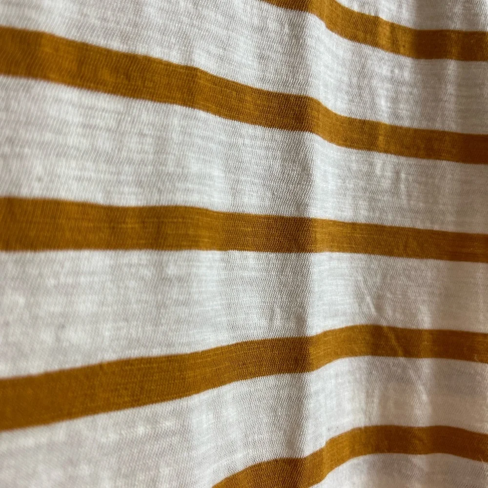 ✨NWT Old navy t-shirt✨ Cream and Mustard stripe. - Picture 4 of 4